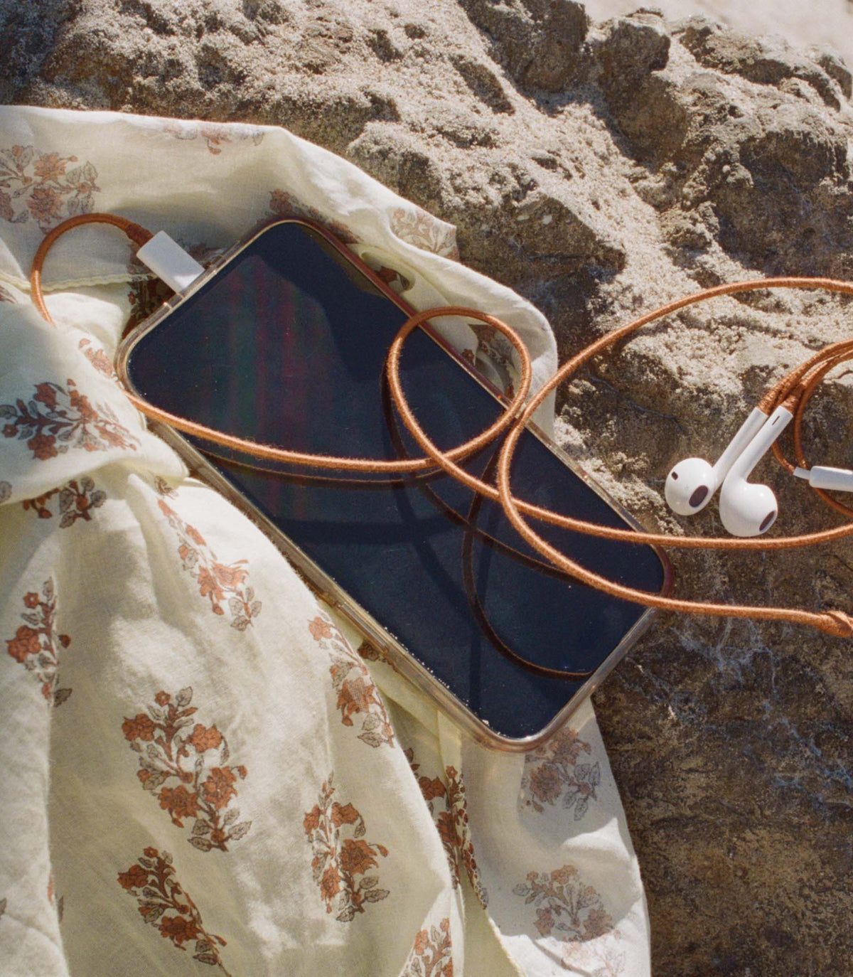 LE POM POM & DÔEN HEADPHONES -- COCONUT